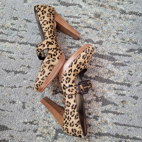Sacks 5th Avenue Leopard Heals - Picture 3 of 10